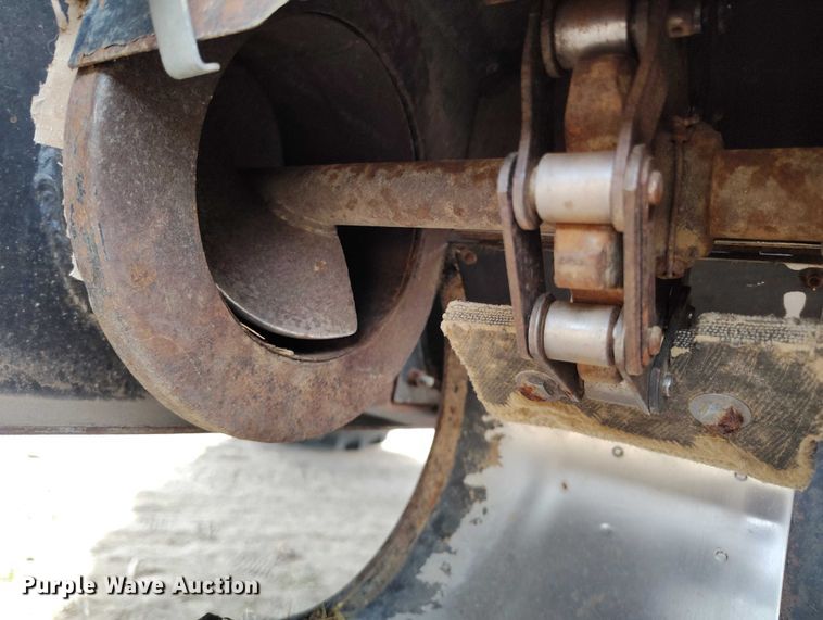 image for item DT0838 Gleaner R50 combine