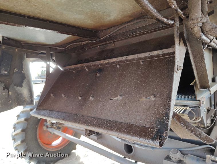 image for item DT0838 Gleaner R50 combine