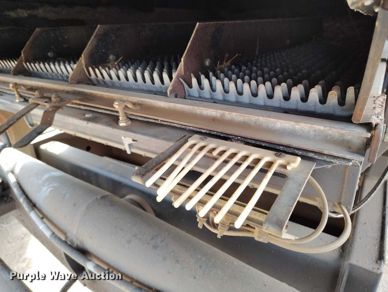 image for item DT0838 Gleaner R50 combine