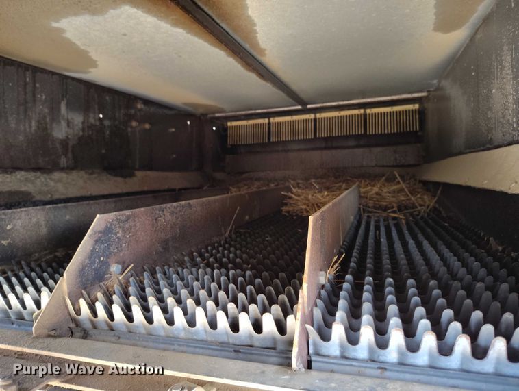 image for item DT0838 Gleaner R50 combine