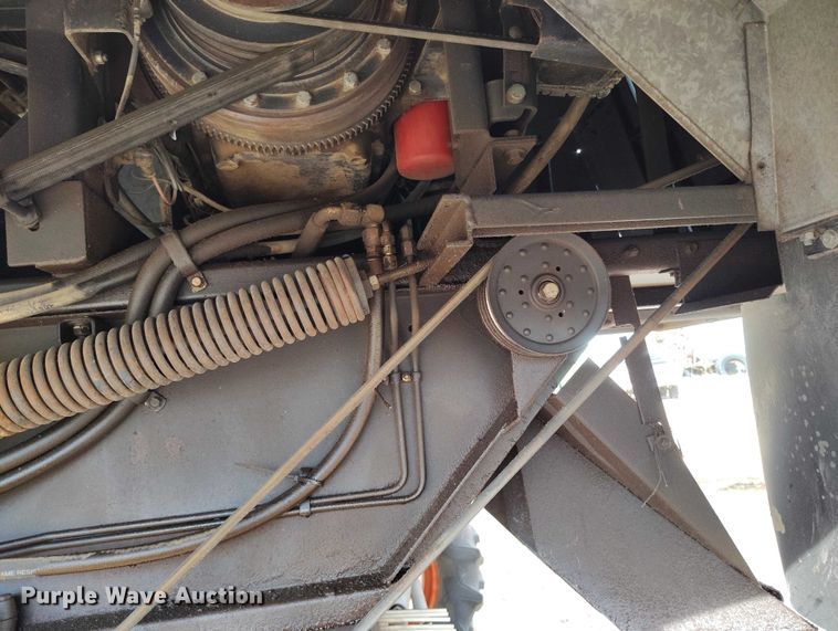 image for item DT0838 Gleaner R50 combine