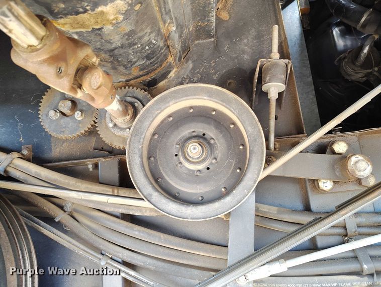 image for item DT0838 Gleaner R50 combine