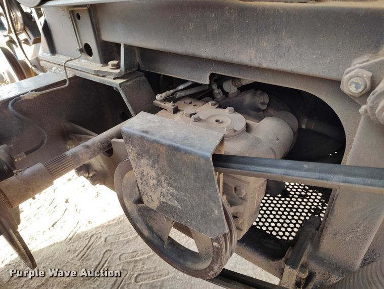 image for item DT0838 Gleaner R50 combine