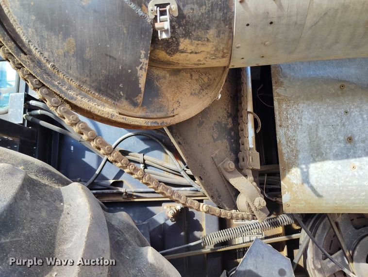 image for item DT0838 Gleaner R50 combine