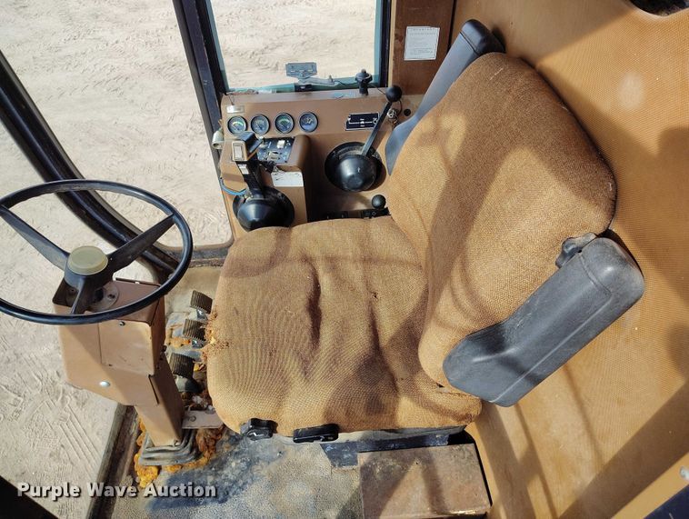 image for item DT0838 Gleaner R50 combine