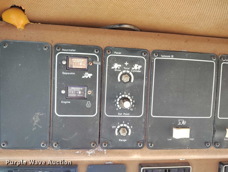 image for item DT0838 Gleaner R50 combine