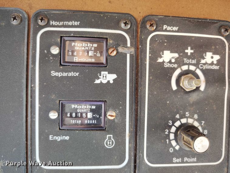 image for item DT0838 Gleaner R50 combine