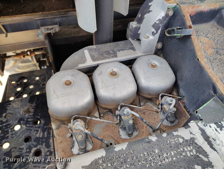 image for item DT0838 Gleaner R50 combine