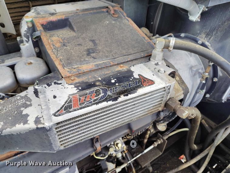 image for item DT0838 Gleaner R50 combine