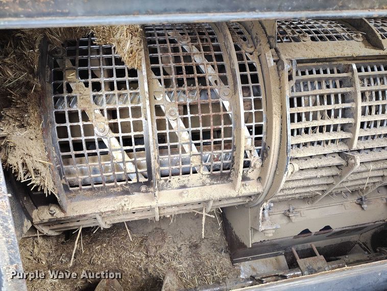 image for item DT0838 Gleaner R50 combine