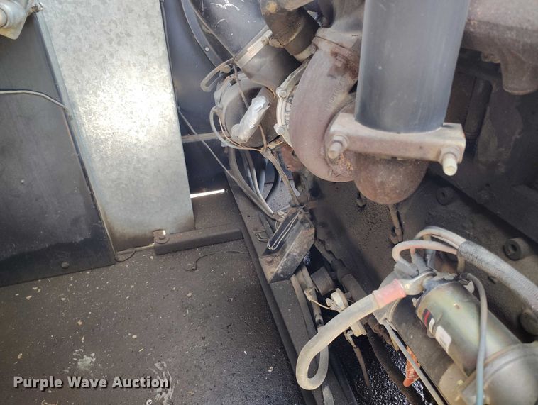 image for item DT0838 Gleaner R50 combine