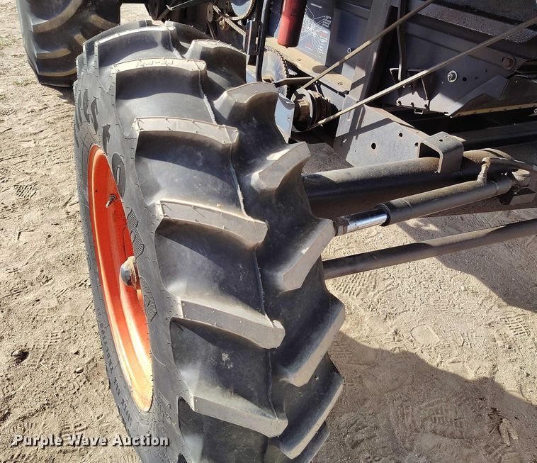 image for item DT0838 Gleaner R50 combine