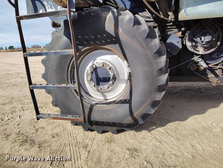 image for item DT0838 Gleaner R50 combine