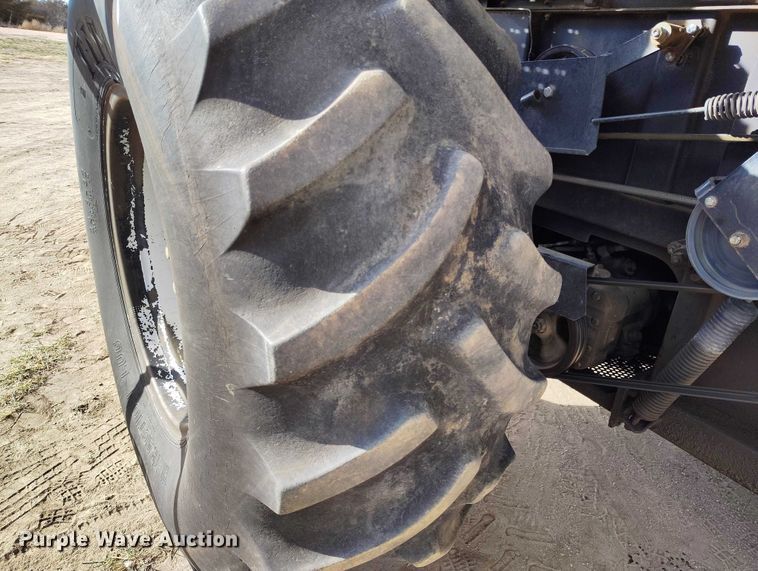 image for item DT0838 Gleaner R50 combine