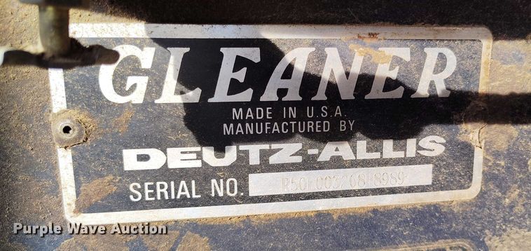 image for item DT0838 Gleaner R50 combine