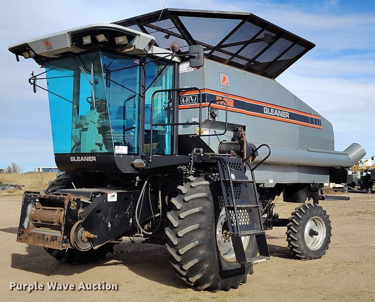 image for item DT0839 Gleaner R52 combine