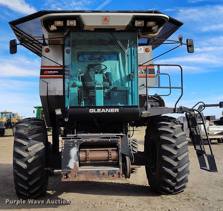 image for item DT0839 Gleaner R52 combine