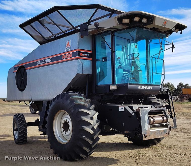 image for item DT0839 Gleaner R52 combine