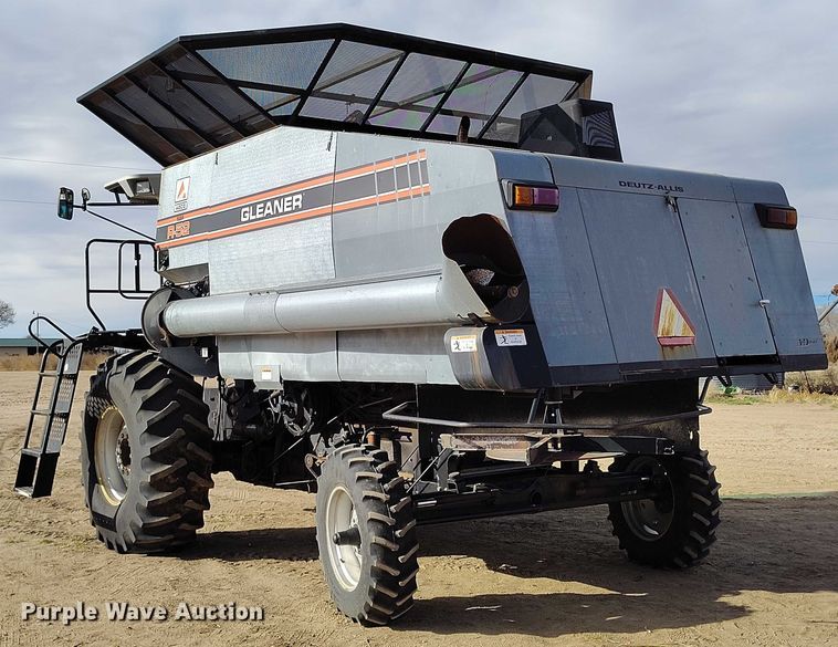 image for item DT0839 Gleaner R52 combine