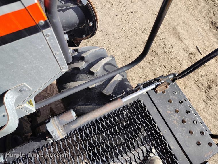 image for item DT0839 Gleaner R52 combine