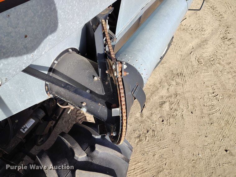 image for item DT0839 Gleaner R52 combine