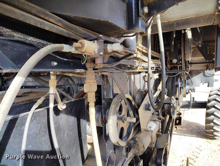 image for item DT0839 Gleaner R52 combine