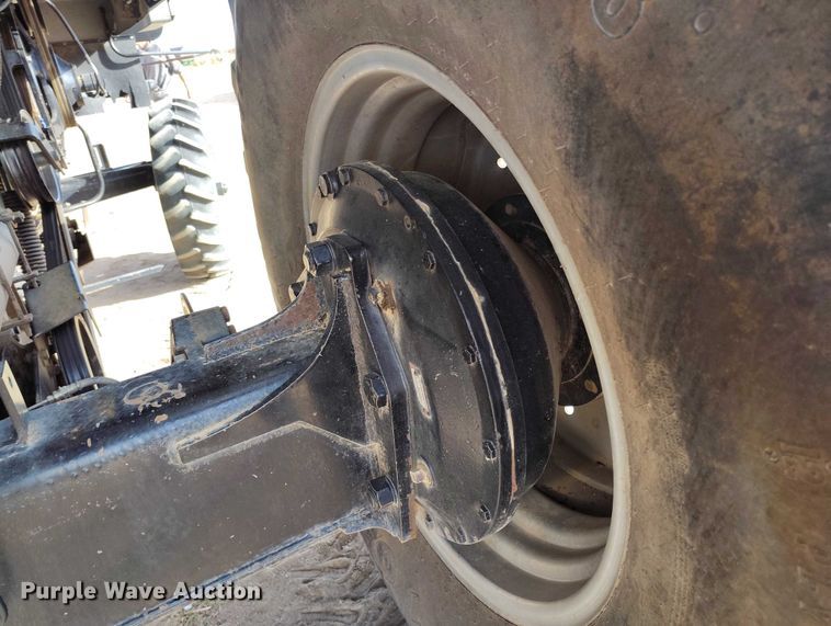 image for item DT0839 Gleaner R52 combine