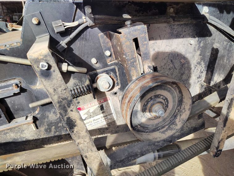 image for item DT0839 Gleaner R52 combine