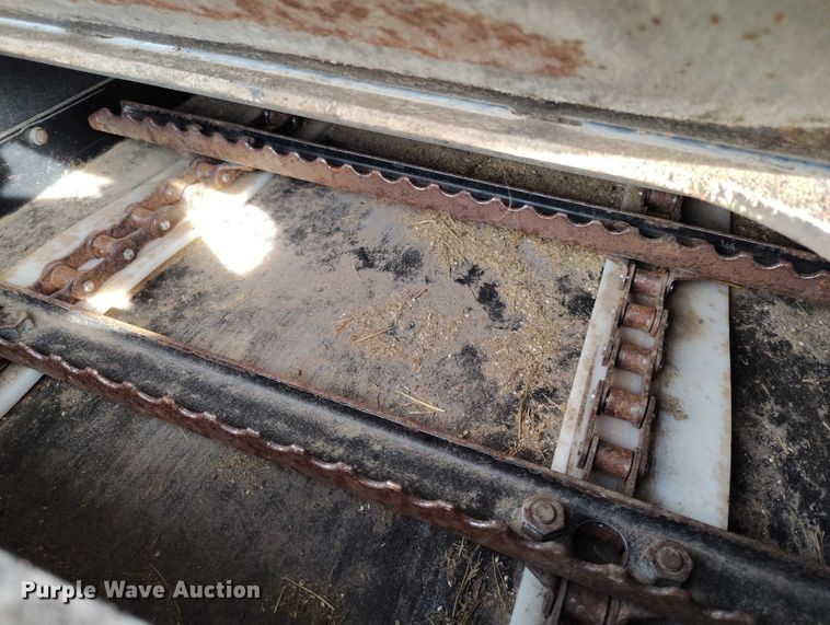 image for item DT0839 Gleaner R52 combine