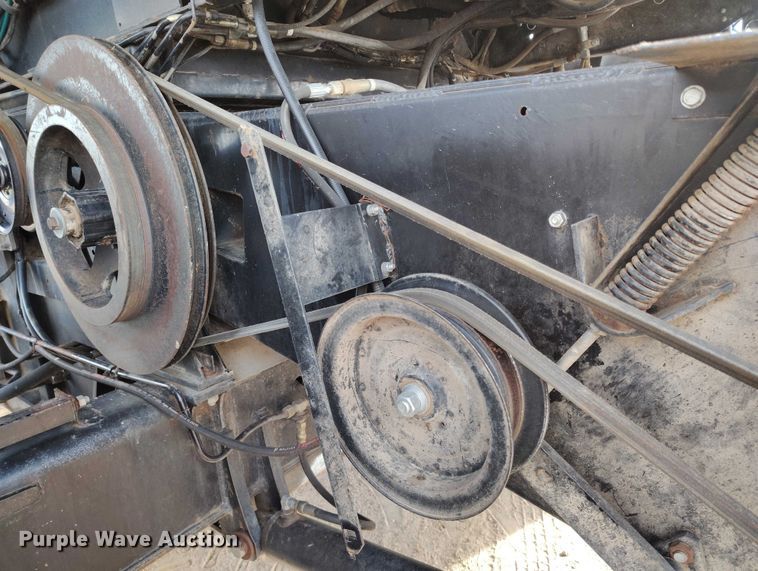 image for item DT0839 Gleaner R52 combine