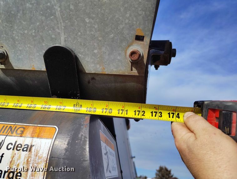 image for item DT0839 Gleaner R52 combine