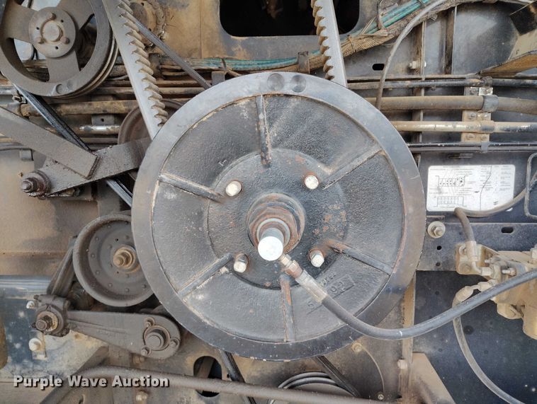 image for item DT0839 Gleaner R52 combine