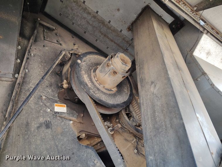 image for item DT0839 Gleaner R52 combine