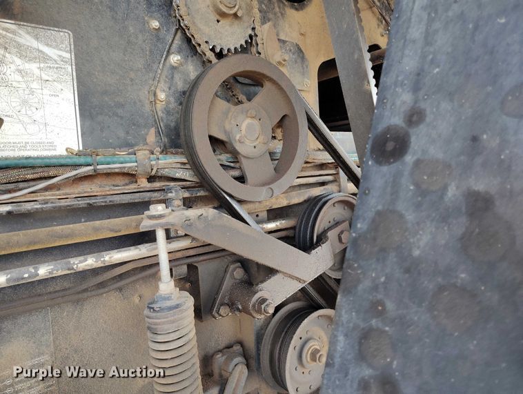 image for item DT0839 Gleaner R52 combine