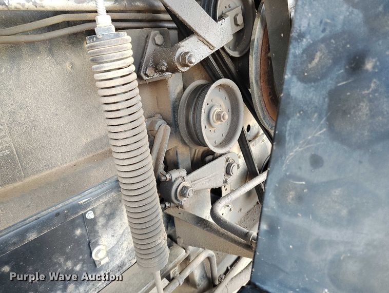 image for item DT0839 Gleaner R52 combine