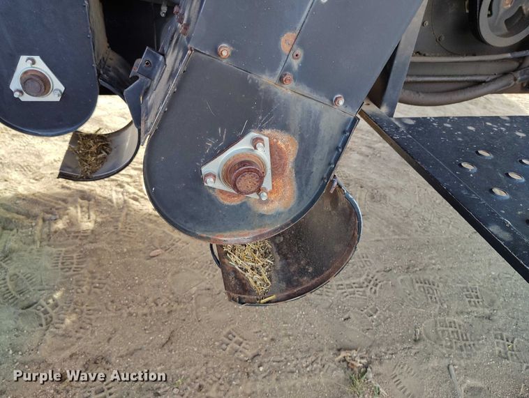 image for item DT0839 Gleaner R52 combine