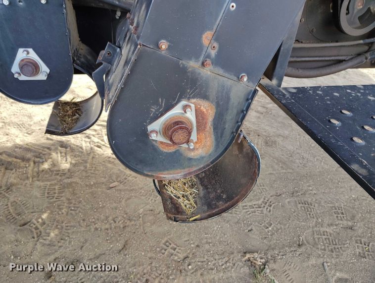 image for item DT0839 Gleaner R52 combine