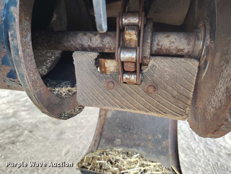 image for item DT0839 Gleaner R52 combine