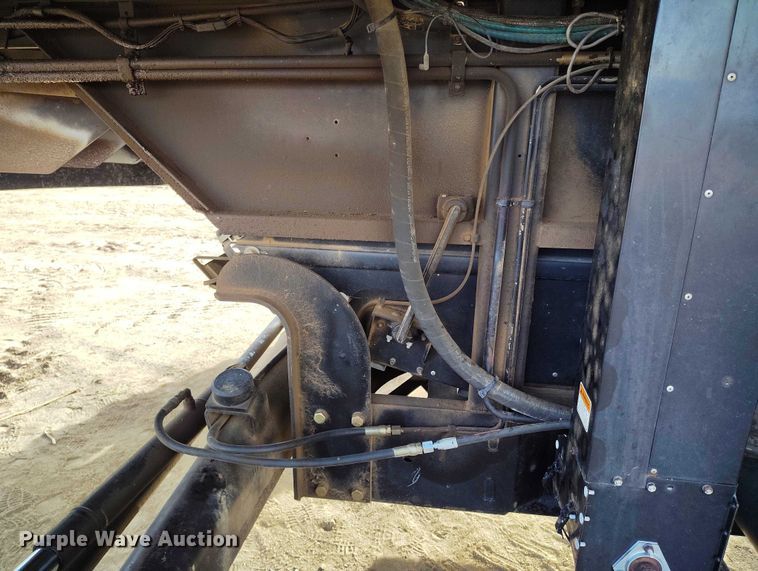 image for item DT0839 Gleaner R52 combine