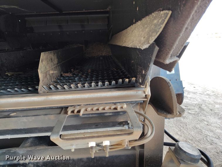 image for item DT0839 Gleaner R52 combine