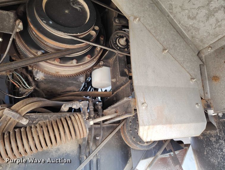 image for item DT0839 Gleaner R52 combine