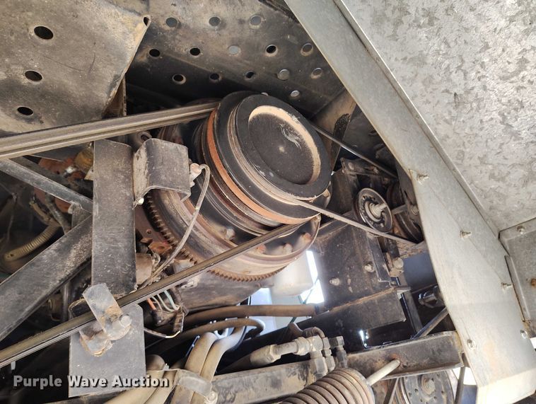 image for item DT0839 Gleaner R52 combine