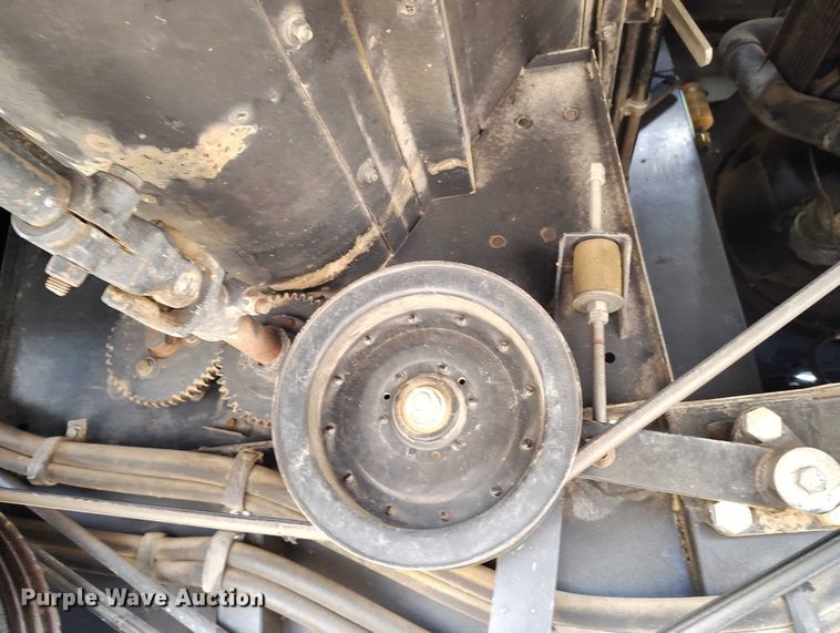 image for item DT0839 Gleaner R52 combine