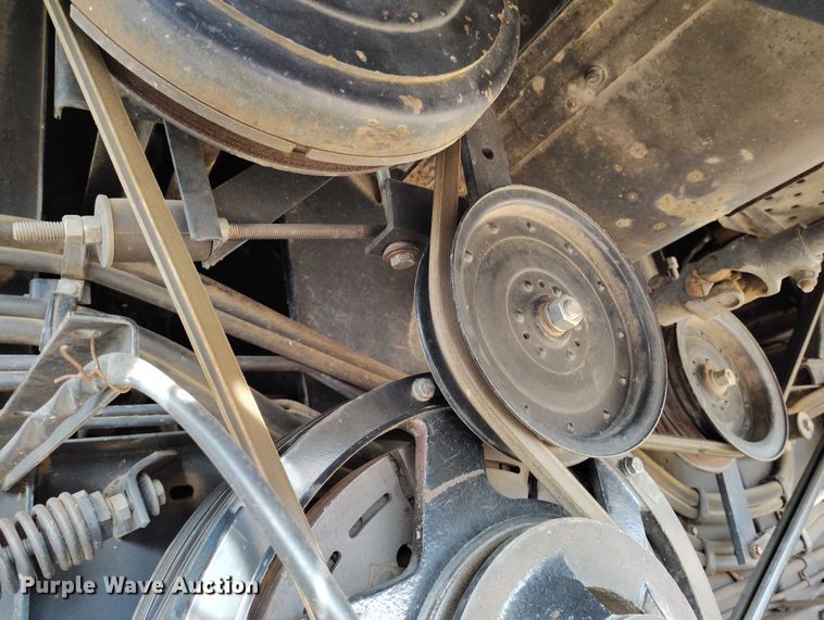 image for item DT0839 Gleaner R52 combine