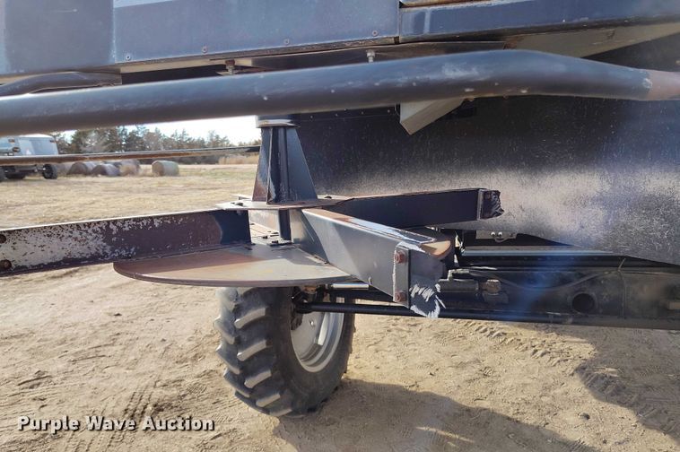 image for item DT0839 Gleaner R52 combine