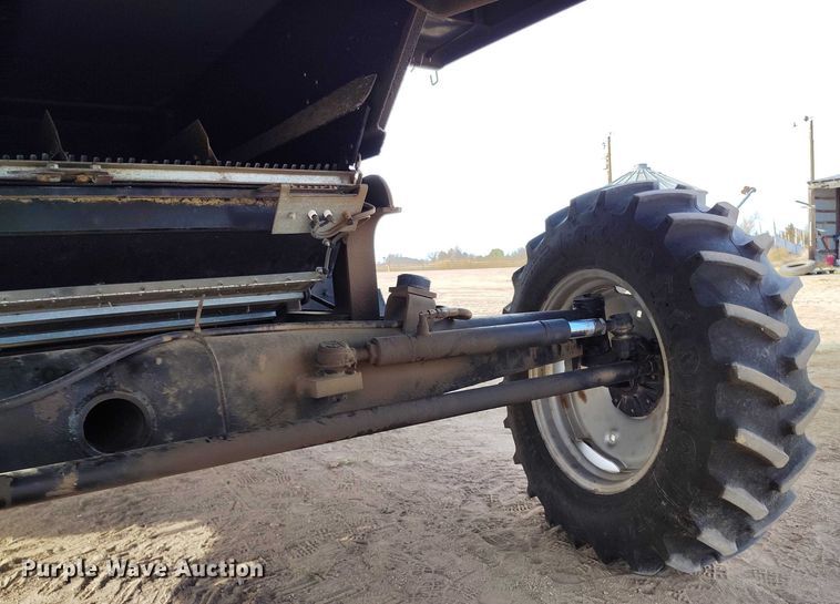 image for item DT0839 Gleaner R52 combine