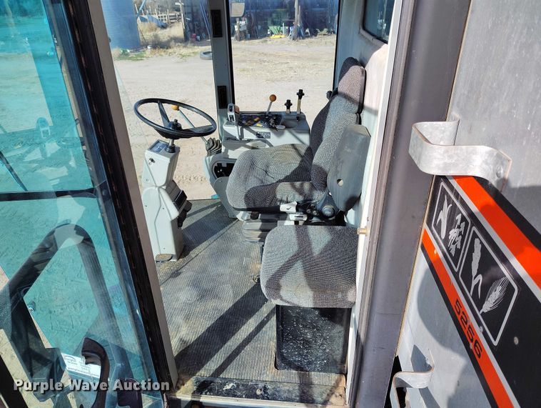 image for item DT0839 Gleaner R52 combine