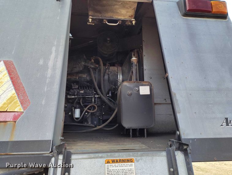 image for item DT0839 Gleaner R52 combine