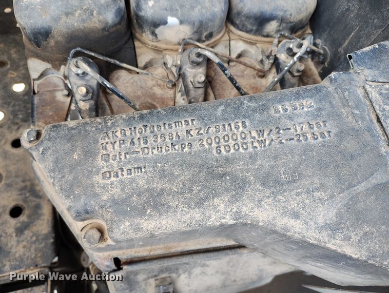 image for item DT0839 Gleaner R52 combine