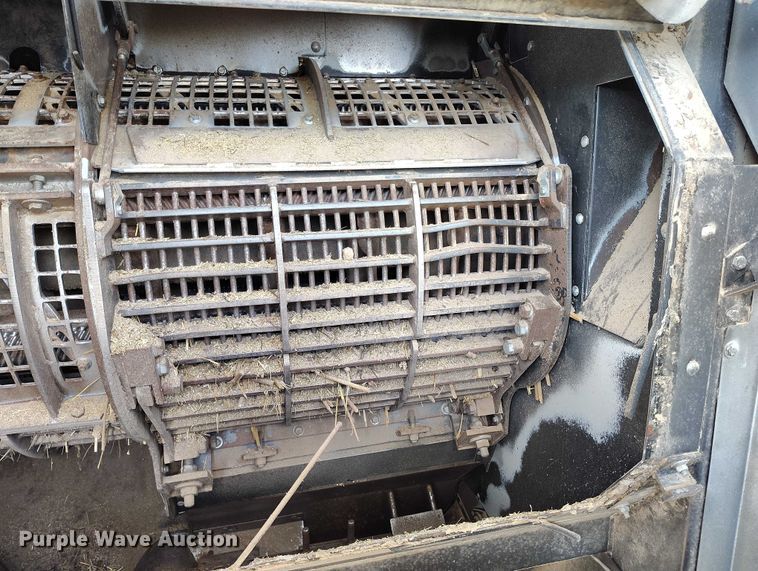 image for item DT0839 Gleaner R52 combine